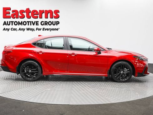 Used 2025 Toyota Camry SE w/ Convenience Package image 4