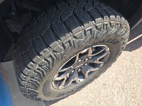 Used 2025 Chevrolet Colorado ZR2 w/ Technology Package AWD/4WD image 4