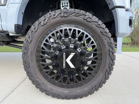 Used 2024 Ford F450 Platinum w/ FX4 Off-Road Package image 14