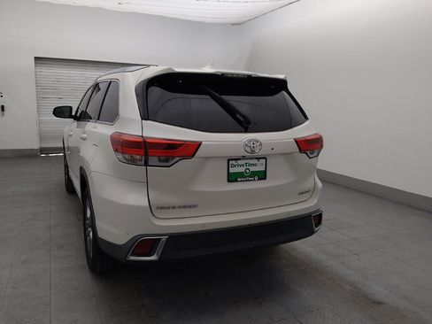 Used 2018 Toyota Highlander Limited Platinum FWD image 5