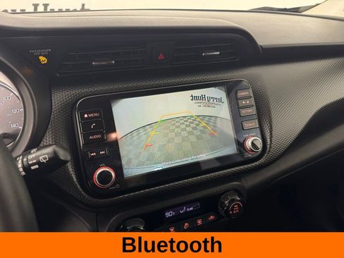 Used 2021 Nissan Kicks SV image 3