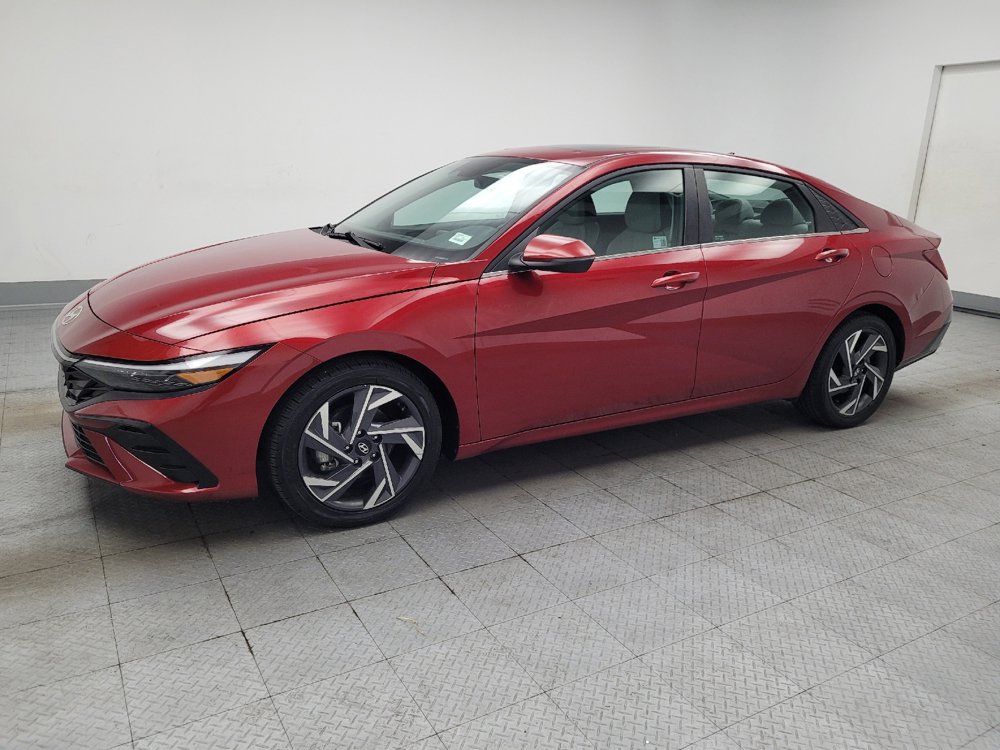 Used 2025 Hyundai Elantra Limited FWD image 2