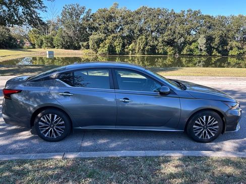 Used 2023 Nissan Altima 2.5 SV image 6