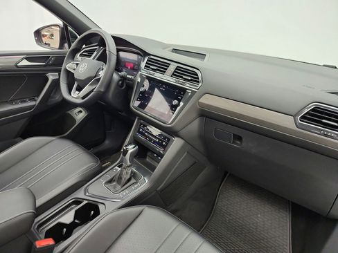 Used 2024 Volkswagen Tiguan SE R-Line FWD image 38
