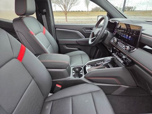 Used 2024 Chevrolet Colorado Z71 w/ Z71 Convenience Package 2 image 35