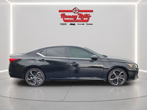 Used 2023 Nissan Altima 2.5 SR w/ SR Premium Package FWD image 6