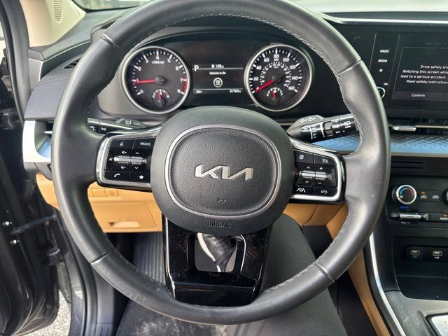 Used 2024 Kia Carnival LX FWD image 4