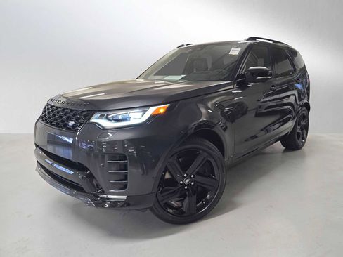 New 2025 Land Rover Discovery Dynamic SE image 1
