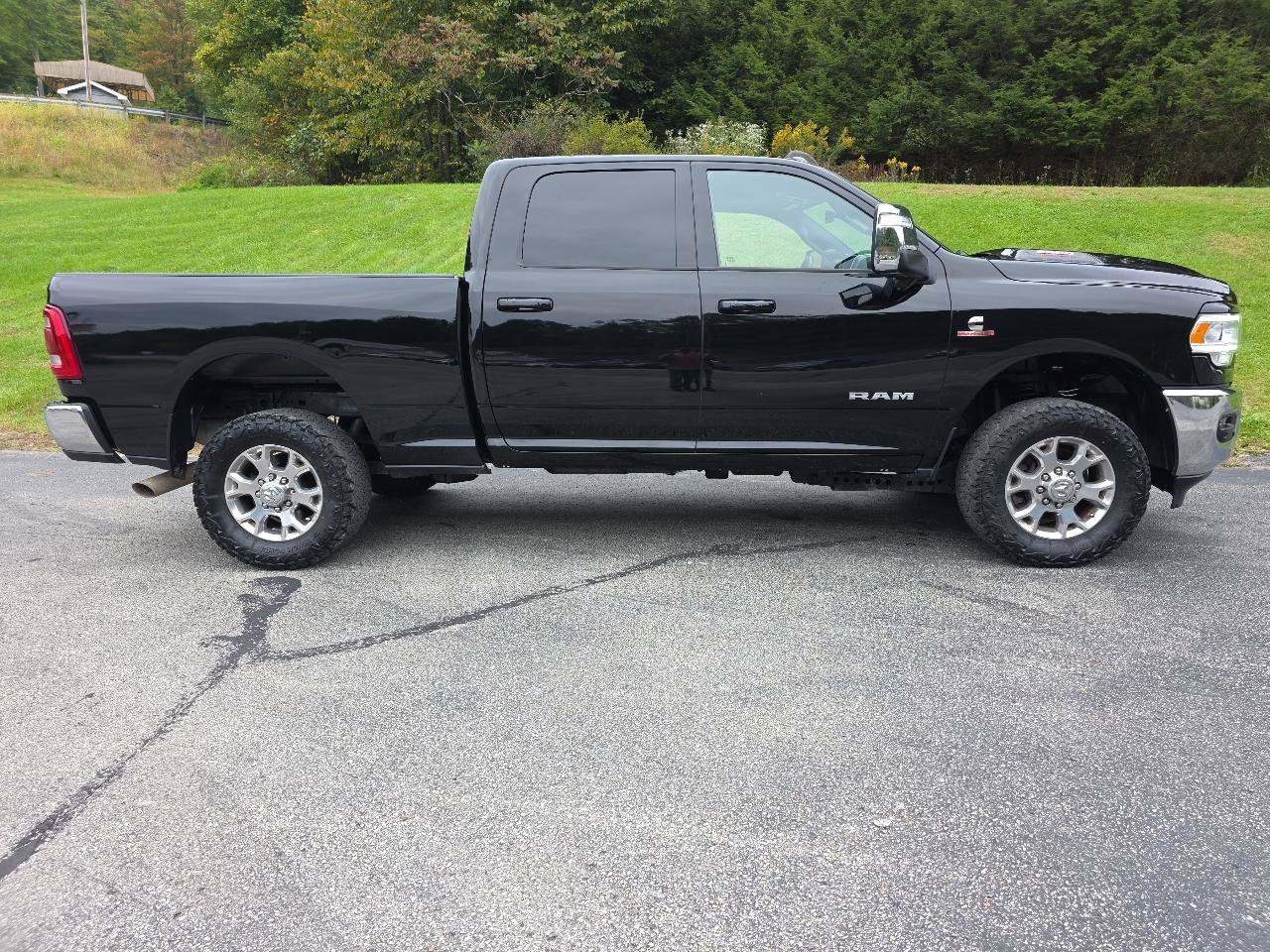 Used 2023 RAM 2500 Laramie AWD/4WD image 2