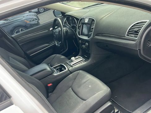 Used 2019 Chrysler 300 Touring w/ Sport Appearance Package RWD image 17