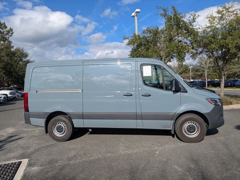 Used 2025 Mercedes-Benz Sprinter 2500 image 4