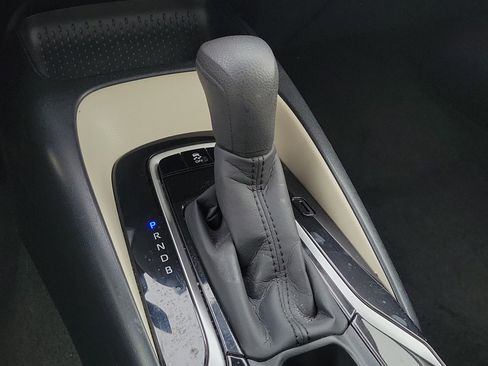 Used 2021 Toyota Corolla LE image 30