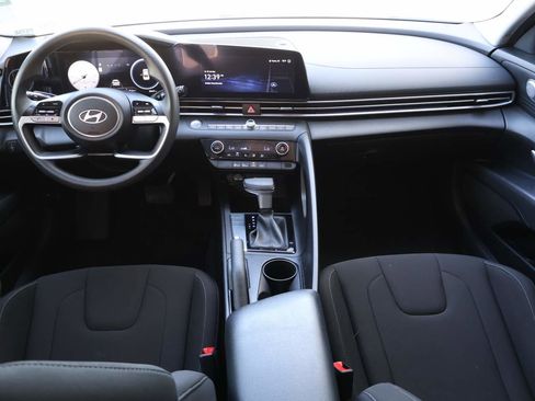 Used 2024 Hyundai Elantra SEL image 11