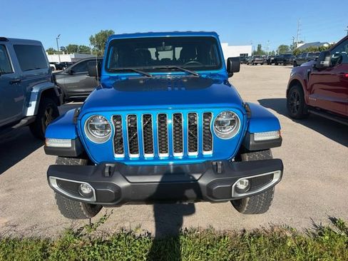 Used 2022 Jeep Gladiator Overland w/ LED Lighting Group AWD/4WD image 2