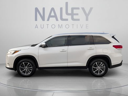 Used 2019 Toyota Highlander XLE FWD image 2