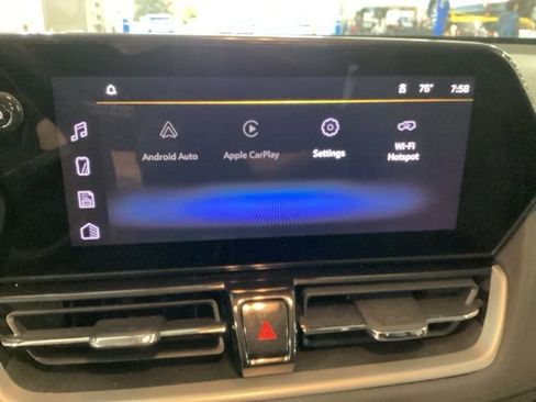 Used 2025 Chevrolet TrailBlazer LT w/ LT Cold Weather Package AWD/4WD image 9