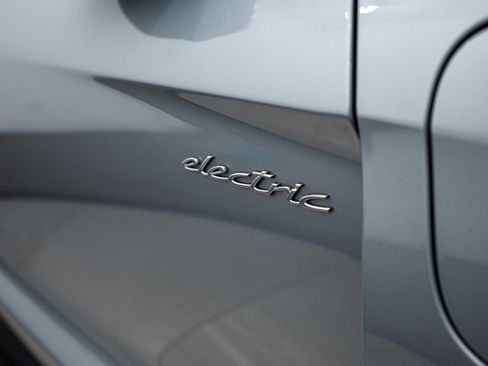 Certified 2021 Porsche Taycan image 24