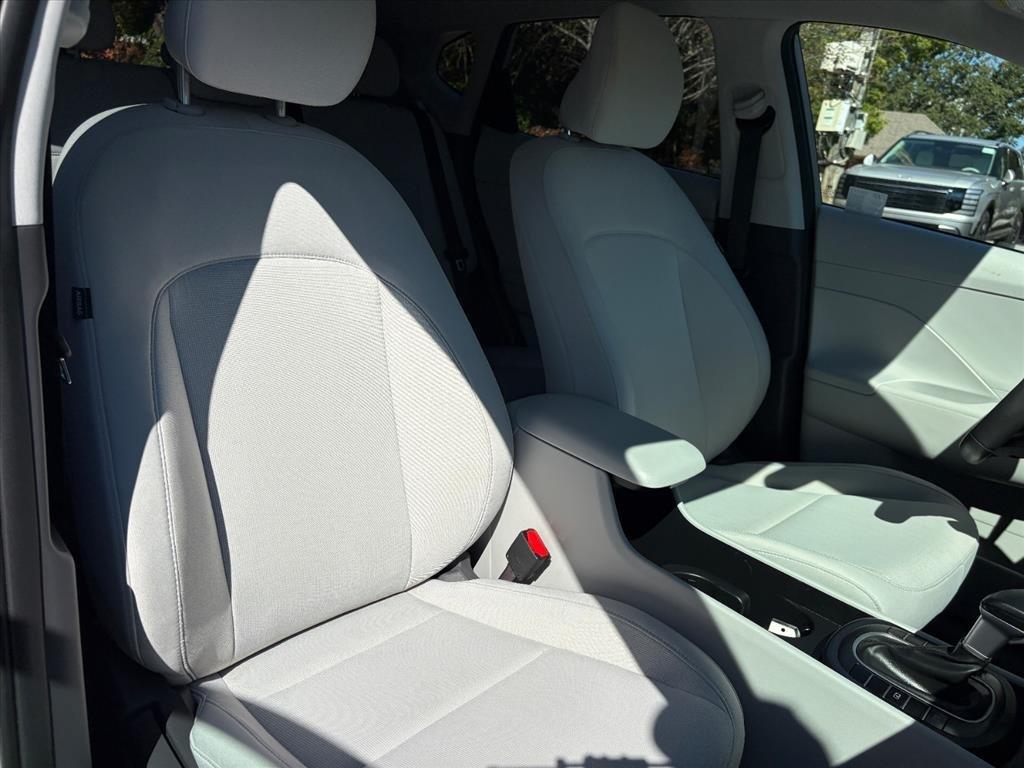 Certified 2025 Hyundai Kona SEL AWD/4WD image 17