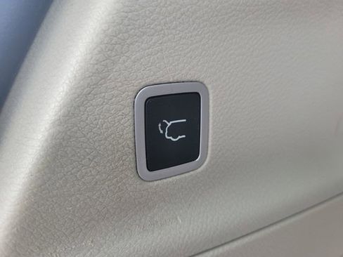 Used 2017 Chrysler Pacifica Touring-L Plus w/ Advanced Safetytec Group FWD image 7