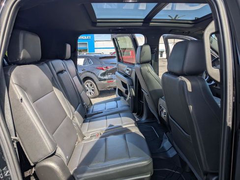 Used 2021 Chevrolet Suburban Z71 w/ Z71 Signature Package AWD/4WD image 31