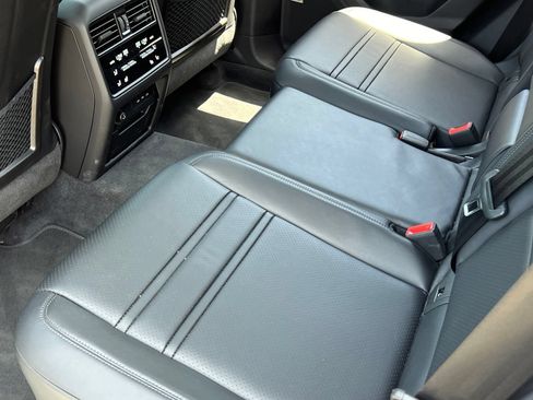 Certified 2024 Porsche Cayenne Coupe AWD/4WD image 19
