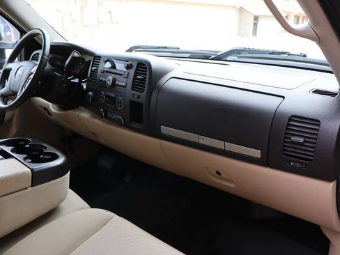 Used 2011 GMC Sierra 2500 SLE w/ SLE Preferred Package AWD/4WD image 17