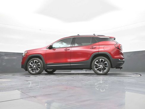 Used 2023 GMC Terrain SLT image 40