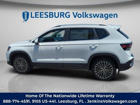 New 2026 Volkswagen Taos SE FWD image 10