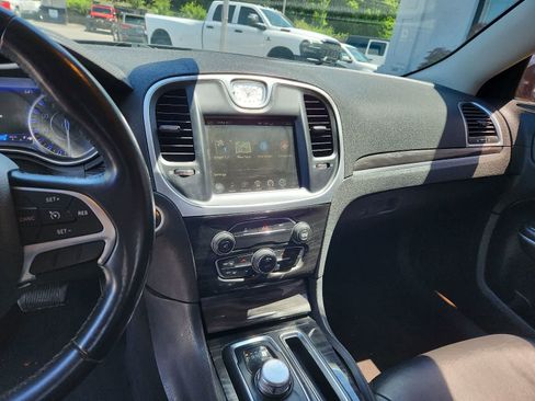 Used 2015 Chrysler 300 Limited w/ Driver Convenience Group RWD image 10