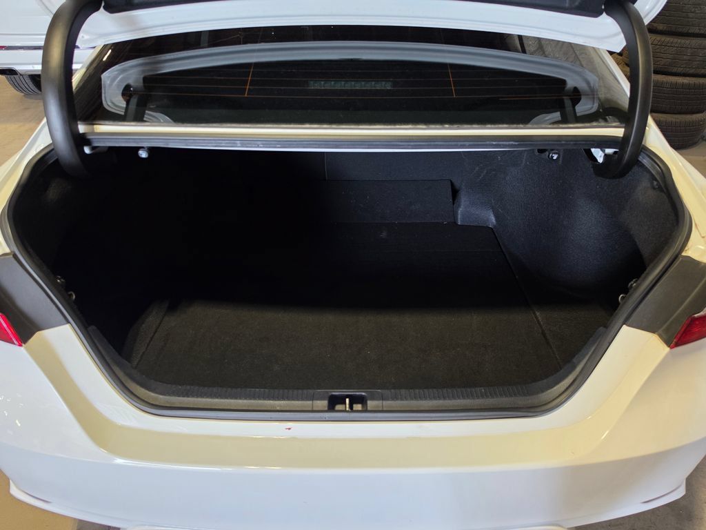 Used 2022 Toyota Camry SE FWD image 8