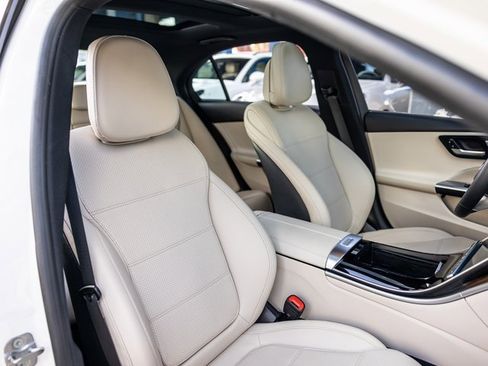 Used 2025 Mercedes-Benz C 300 4MATIC Sedan image 31