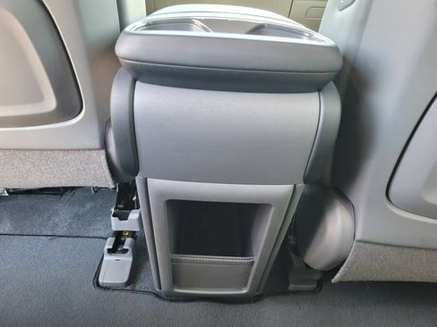 Used 2024 Kia EV9 Light Long Range RWD image 15