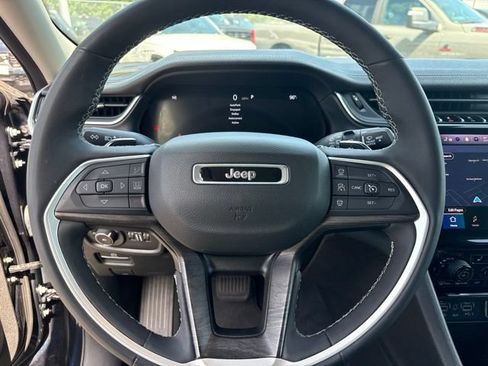 Used 2023 Jeep Grand Cherokee L Limited AWD/4WD image 14