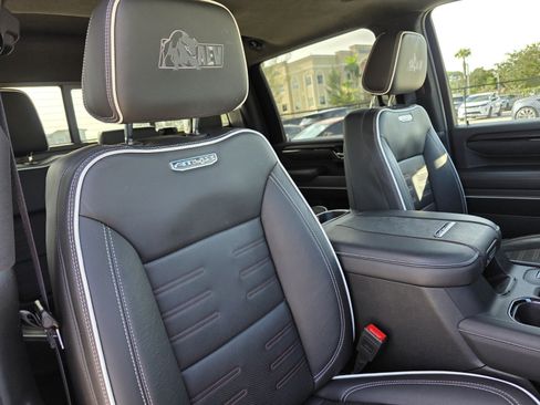 Used 2025 GMC Sierra 2500 AT4X AWD/4WD image 30