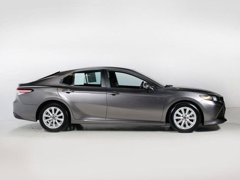 Used 2018 Toyota Camry LE FWD image 30