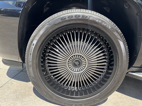 Used 2012 Cadillac Escalade Luxury AWD/4WD image 30