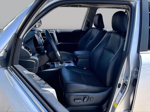 Used 2024 Toyota 4Runner Limited AWD/4WD image 7