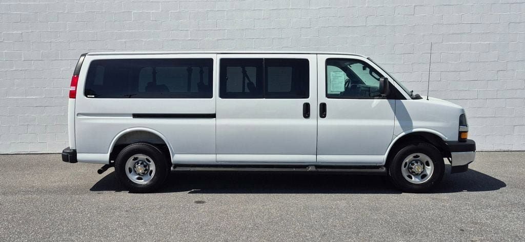 Used 2025 Chevrolet Express 3500 LT w/ LT Preferred Equipment Group RWD image 32