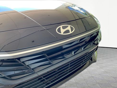 Used 2024 Hyundai Elantra SEL FWD image 30