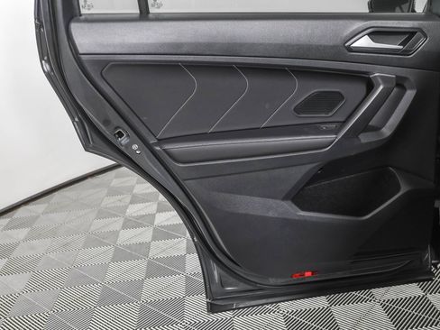 Used 2024 Volkswagen Tiguan SE w/ Panoramic Sunroof Package AWD/4WD image 39