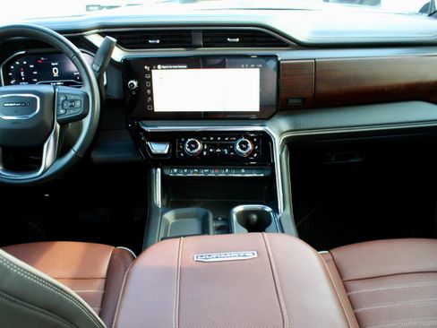 Used 2024 GMC Sierra 2500 Denali Ultimate image 18
