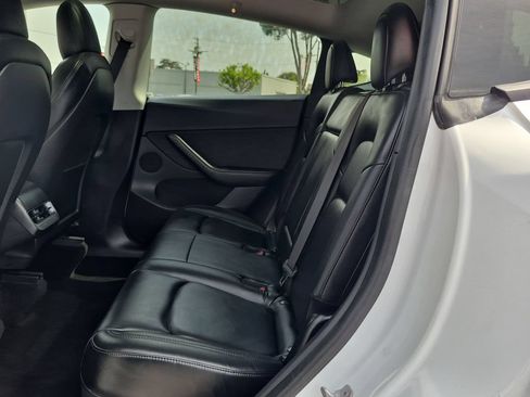 Used 2021 Tesla Model Y Long Range AWD/4WD image 30