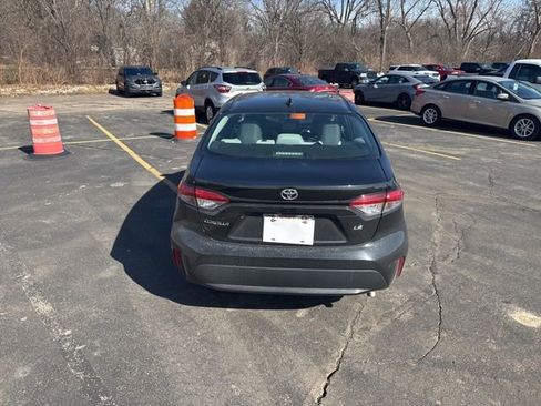 Used 2021 Toyota Corolla LE image 6
