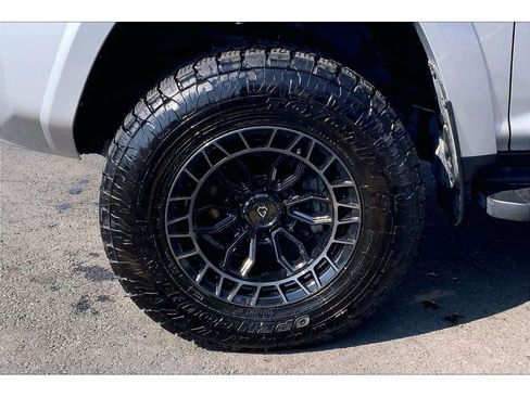 Used 2024 Toyota 4Runner SR5 AWD/4WD image 10