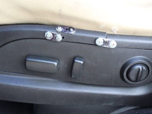 Used 2012 Chevrolet Traverse LTZ image 15