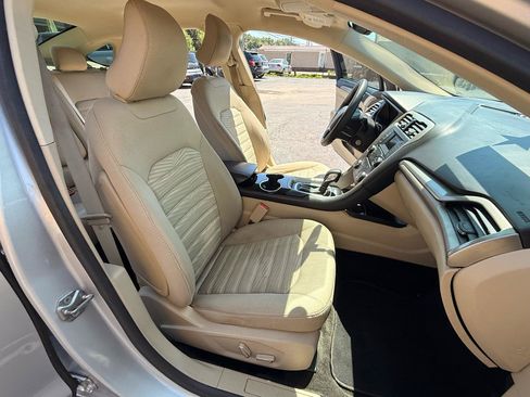 Used 2016 Ford Fusion SE FWD image 14