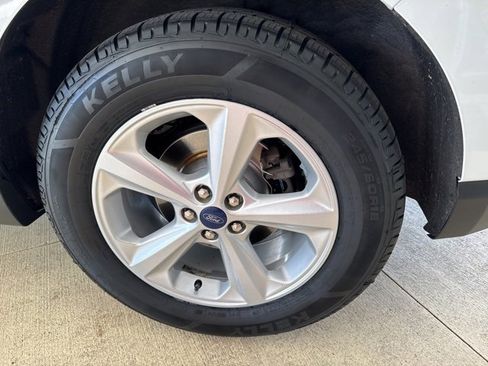 Used 2016 Ford Edge SE image 32