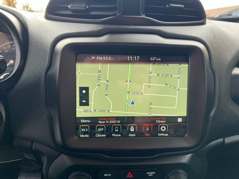 Used 2021 Jeep Renegade Latitude w/ Luxury Group I image 17