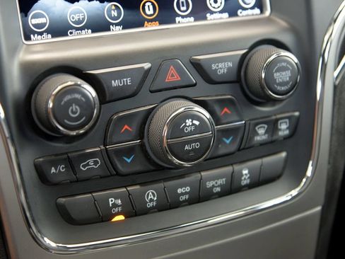 Used 2018 Jeep Grand Cherokee Limited AWD/4WD image 24