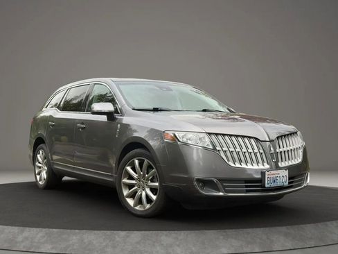 Used 2010 Lincoln MKT AWD image 1